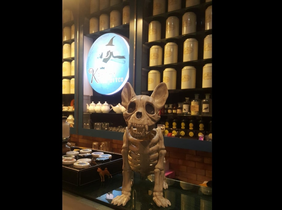 Go on a spooky date at Kaethy the Witch.