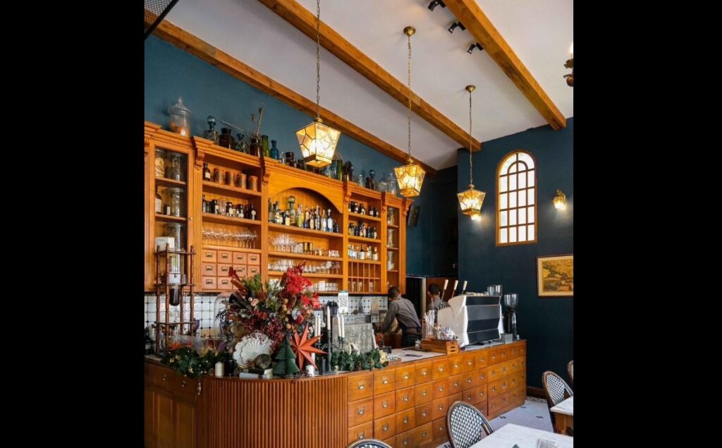Live the Bohemian dream with Featherstone Bistro.