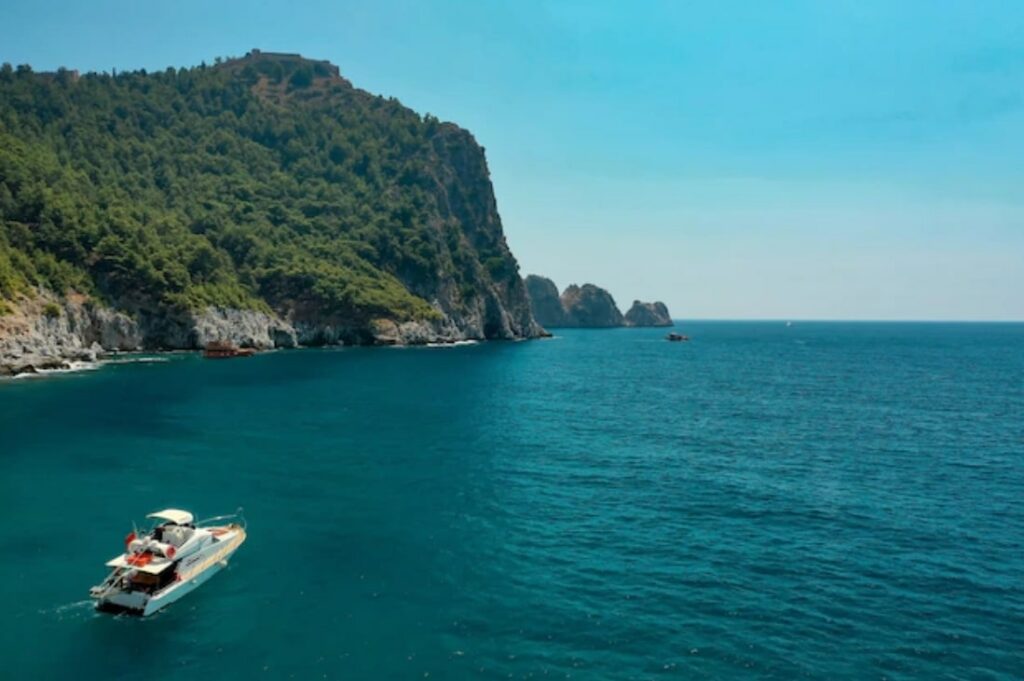 Via Speedboat