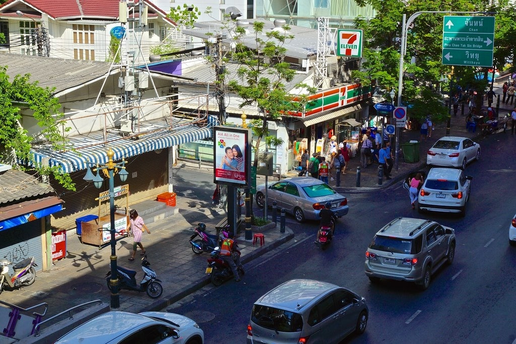Take turns and give way to other vehicles on the road