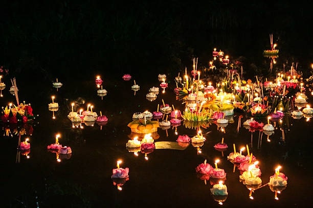 Loy sales krathong festival