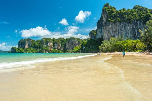 Exploring Railay, Thailand: A Hidden Oasis Accessible Only by Boat