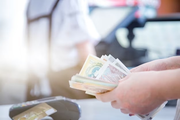 What are the types of bank accounts that foreigners can open in Thailand